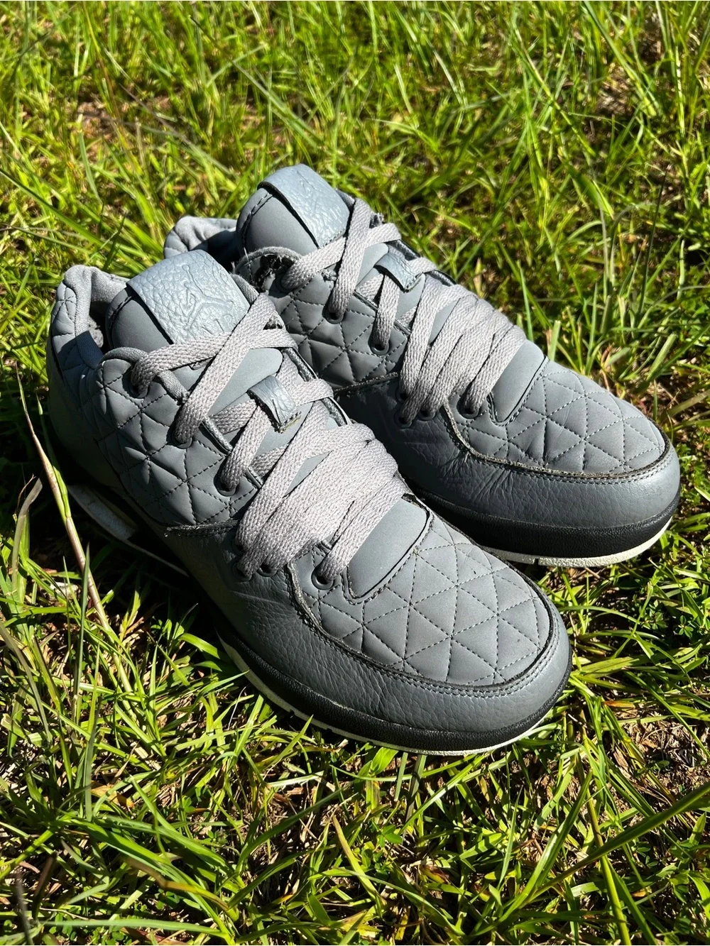 CLEAN Air Jordan size 8 Mens Clutch Grey Casual Shoes